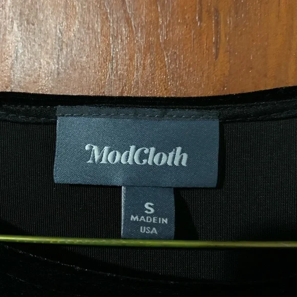 BNWOT ModCloth Dashing Debut Velvet Sheath Dress - Picture 5 of 6